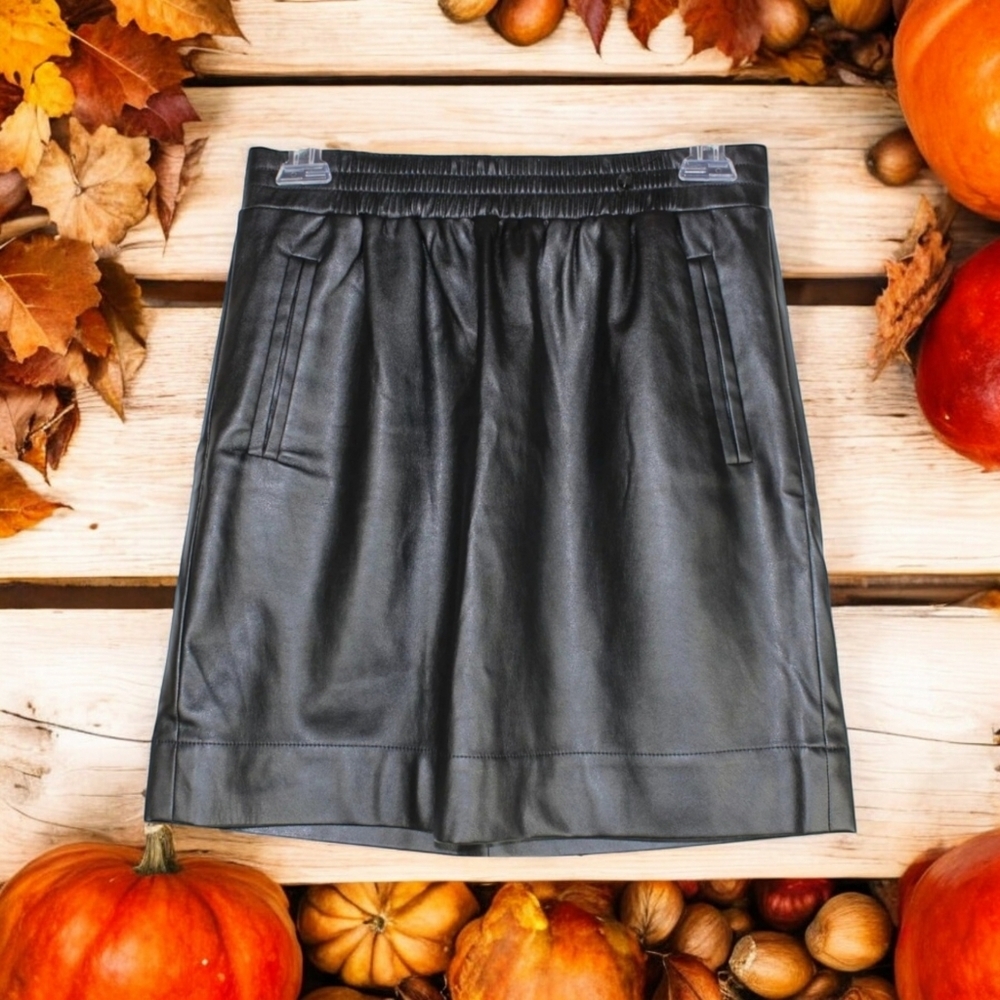 NWOT Ann Taylor Fauw Leather Mini Skirt